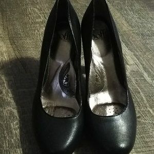 Sofft brand black leather mini platform sz.8